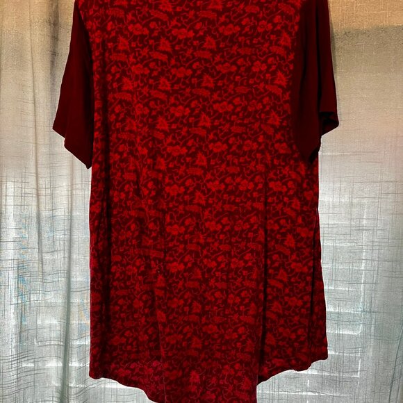 Lane Bryant red floral Notch-Neck High-Low Subtle Swing Tee size 14/16 - Picture 5 of 5